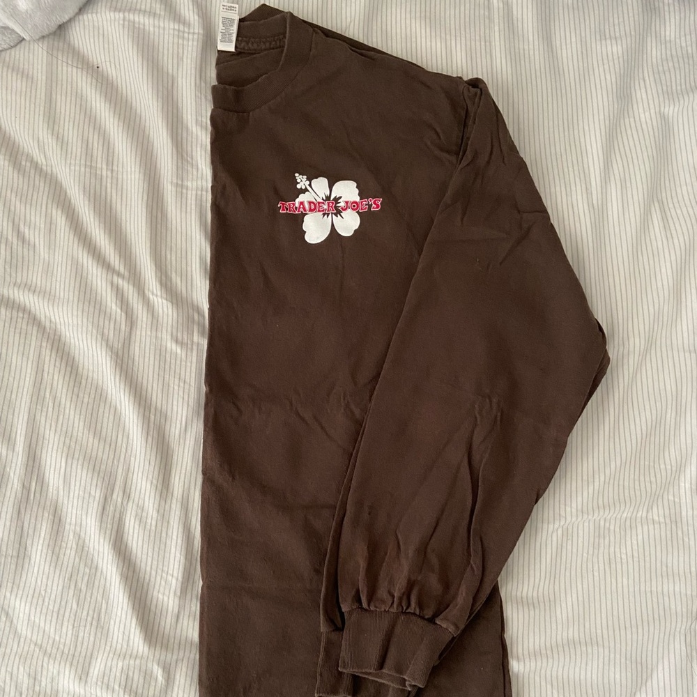 TRADER JOES BROWN LONG SLEEVE SIZE M UNISEX